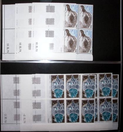 1970-1999 Collection en 4 albums de timbres neufs en