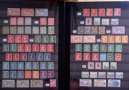 1862-2009 Collection en sept classeurs montrant une