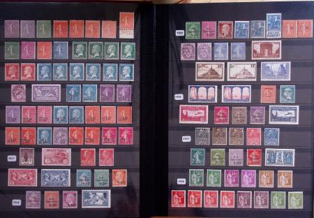 1862-2009 Collection en sept classeurs montrant une