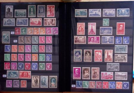 1862-2009 Collection en sept classeurs montrant une