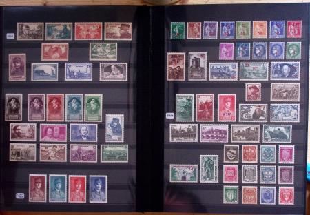1862-2009 Collection en sept classeurs montrant une