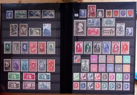 1862-2009 Collection en sept classeurs montrant une