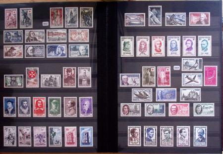 1862-2009 Collection en sept classeurs montrant une