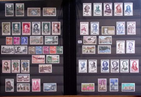 1862-2009 Collection en sept classeurs montrant une