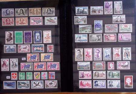 1862-2009 Collection en sept classeurs montrant une