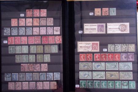 1862-2009 Collection en sept classeurs montrant une
