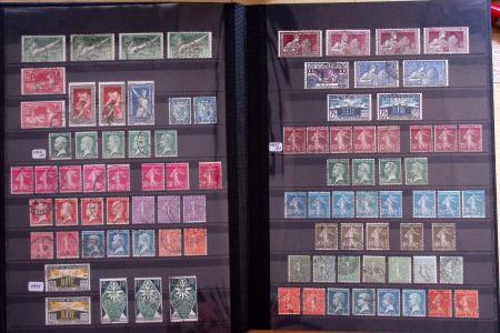 1862-2009 Collection en sept classeurs montrant une