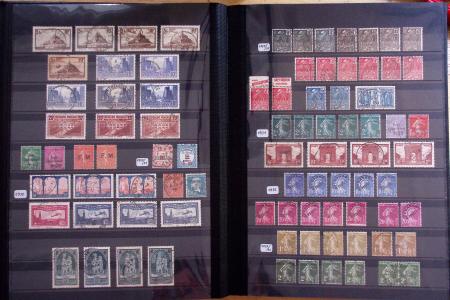 1862-2009 Collection en sept classeurs montrant une