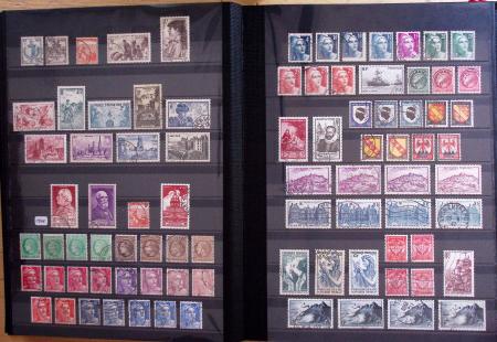 1862-2009 Collection en sept classeurs montrant une