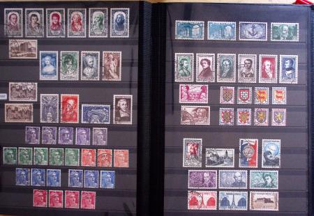 1862-2009 Collection en sept classeurs montrant une