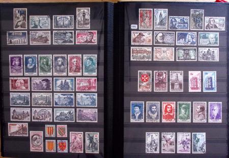 1862-2009 Collection en sept classeurs montrant une