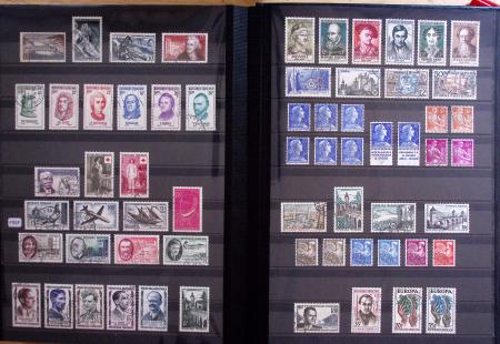 1862-2009 Collection en sept classeurs montrant une