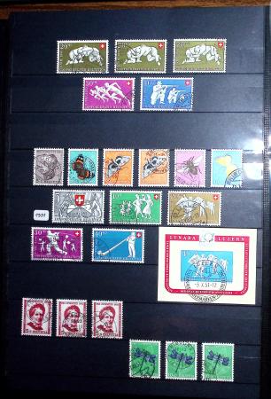 1850-1974 Collection de neufs et d'oblitérés en quatre