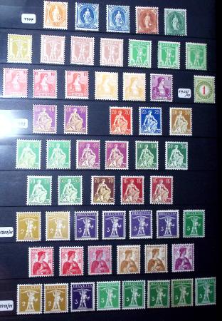 1850-1974 Collection de neufs et d'oblitérés en quatre
