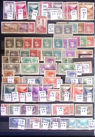 1931-2023 Collection de neufs en cinq classeurs, à