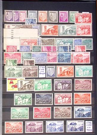1931-2023 Collection de neufs en cinq classeurs, à