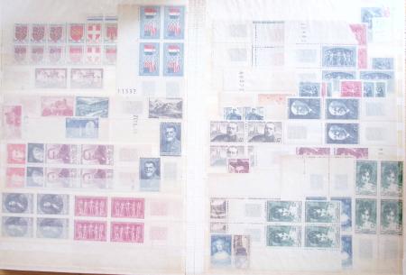 1900-59, Petit stock de neufs dont plusieurs panneaux