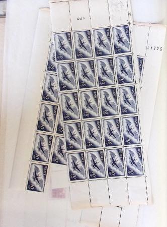 1938-51, Stock de neufs en morceaux de feuilles et