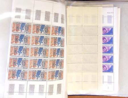 1955-1974, Solide stock de CFA, surtout en feuilles