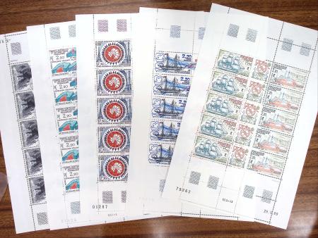 1957-1996, Collection en  2 classeurs, avec antarctique