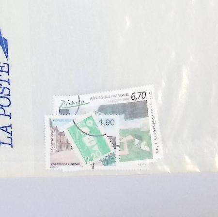 Timbres surchargés "Spécimen", "Muster" et "Muestra" du monde entier dans une chemise souple bleue. Lot substantiel. TB