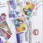 Timbres surchargés "Spécimen", "Muster" et "Muestra" du monde entier dans une chemise souple bleue. Lot substantiel. TB