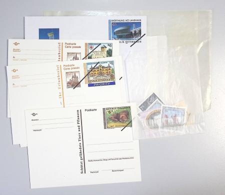Timbres surchargés "Spécimen", "Muster" et "Muestra" du monde entier dans une chemise souple bleue. Lot substantiel. TB