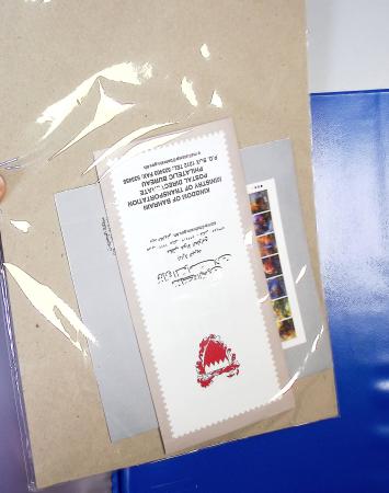 Timbres surchargés "Spécimen", "Muster" et "Muestra" du monde entier dans une chemise souple bleue. Lot substantiel. TB