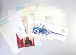 Timbres surchargés "Spécimen", "Muster" et "Muestra" du monde entier dans une chemise souple bleue. Lot substantiel. TB