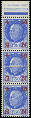 N°552 Pétain, + 50c. s. 1f50 outremer, BANDE de 3 avec RACCORD, RR sur cette valeur, neuf **, TB