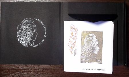 Ensemble de timbres "Marianne l'engagée de 1918 dont un coffret noir "Marianne l'engagée de 2018" (n°4007 / 8000). TB