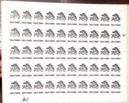 Raymond Moretti : feuille de 50 vignettes "Paris en timbres (tête de cheval). Feuille de 30 Mon Timbre à Moi thème polaire (Gorfou sauteur de Saint Paul et Amsterdam)