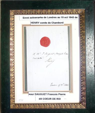 Boitier de 5 documents sur la chouannerie bretonne : envoi autographe expédié de Londres (15 oct 1843) par Henry comte de Chambord présenté sous verre dans un cadre