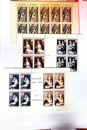 1952-2024, CROIX-ROUGE : Plusieurs collections de carnets