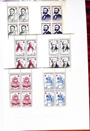 1952-2024, CROIX-ROUGE : Plusieurs collections de carnets