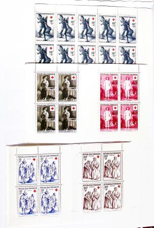 1952-2024, CROIX-ROUGE : Plusieurs collections de carnets