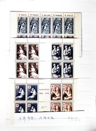 1952-2024, CROIX-ROUGE : Plusieurs collections de carnets