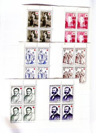1952-2024, CROIX-ROUGE : Plusieurs collections de carnets