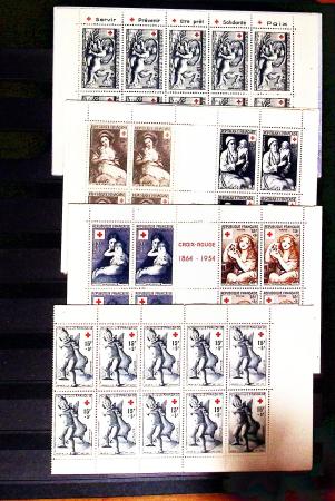 1952-2024, CROIX-ROUGE : Plusieurs collections de carnets
