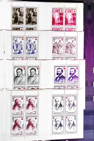 1952-2024, CROIX-ROUGE : Plusieurs collections de carnets
