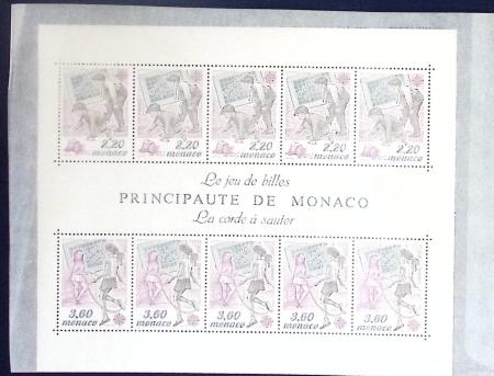 1891-1989, Une collection de MONACO en un classeur,