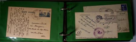 Album Safe format FDC contenant 76 plis majorité poste navale 1939 - 45 dont CAD Marseille-naval (1939), bureau n°24 (Casablanca 1939) + griffe "SM redoutable", CAD hex "Cuirassé Paris" (1927), croiseur Algérie (1939), c