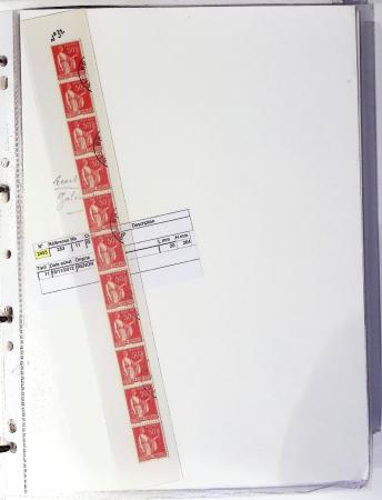 Collection spécialisée contenue dans 2 classeurs d