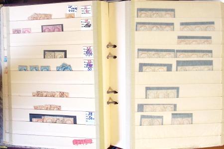 1852-1959, Deux classeurs constituant un stock de timbres