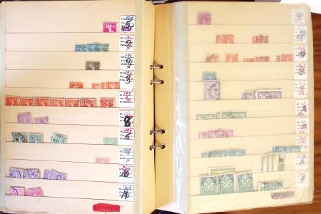 1852-1959, Deux classeurs constituant un stock de timbres