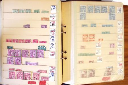 1852-1959, Deux classeurs constituant un stock de timbres