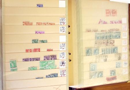 1852-1959, Deux classeurs constituant un stock de timbres