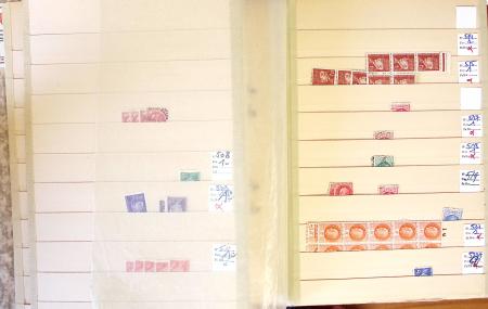 1852-1959, Deux classeurs constituant un stock de timbres