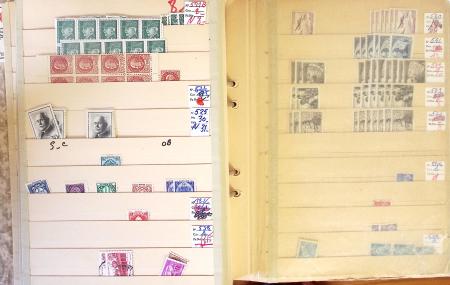 1852-1959, Deux classeurs constituant un stock de timbres