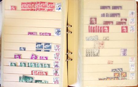 1852-1959, Deux classeurs constituant un stock de timbres